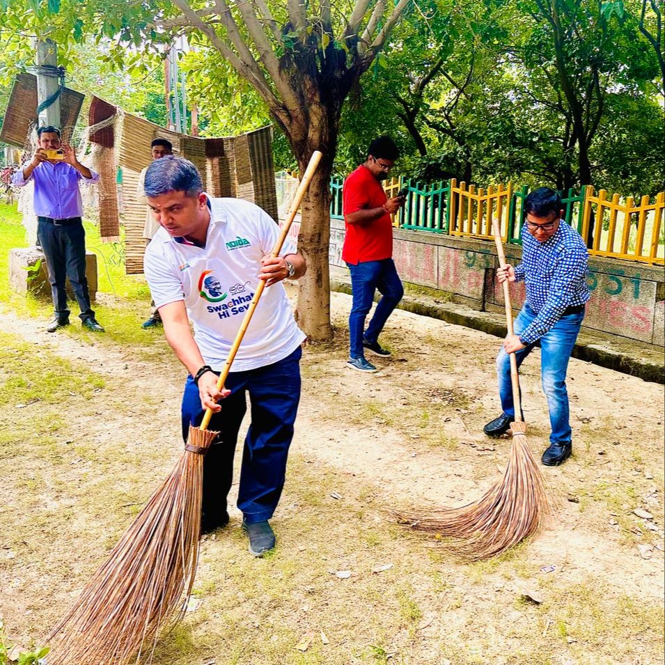 Shri Manish Kumar Verma (IAS) District Magistrate,  Gbnagar