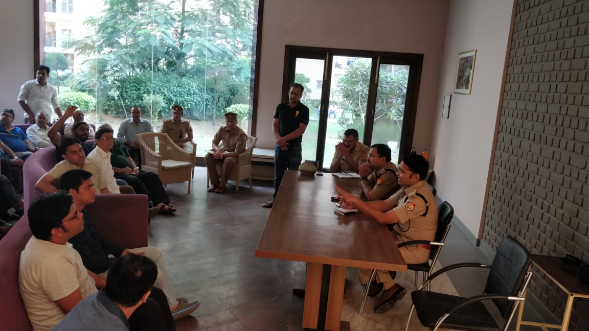Role of volunteers 137 in building Noida as civic/environmental friendly city